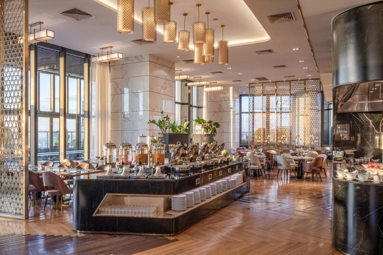 Melia Vinpearl Hue Hotel Kültér fotó The restaurant