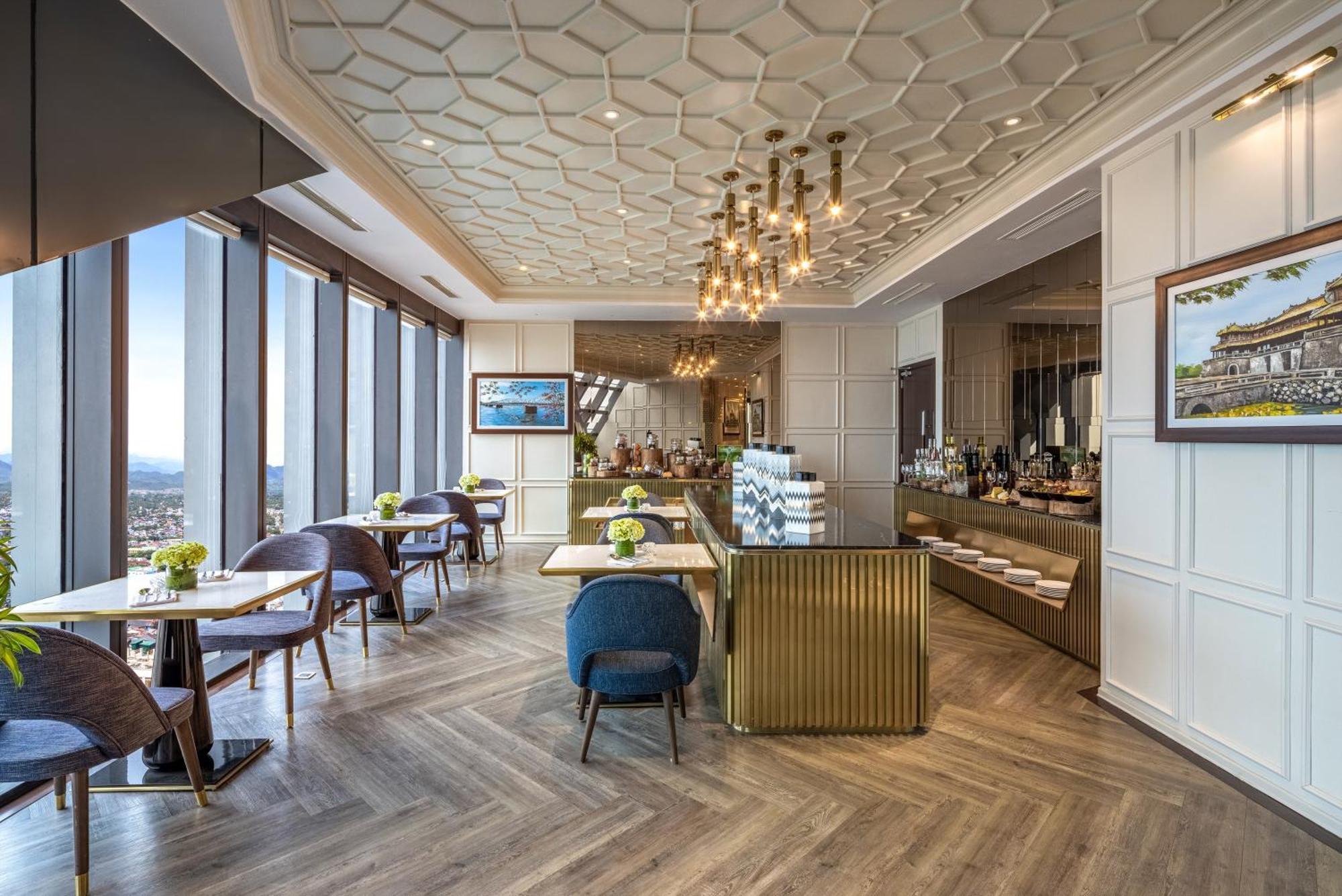 Melia Vinpearl Hue Hotel Kültér fotó The Club at The Landmark, Bangkok