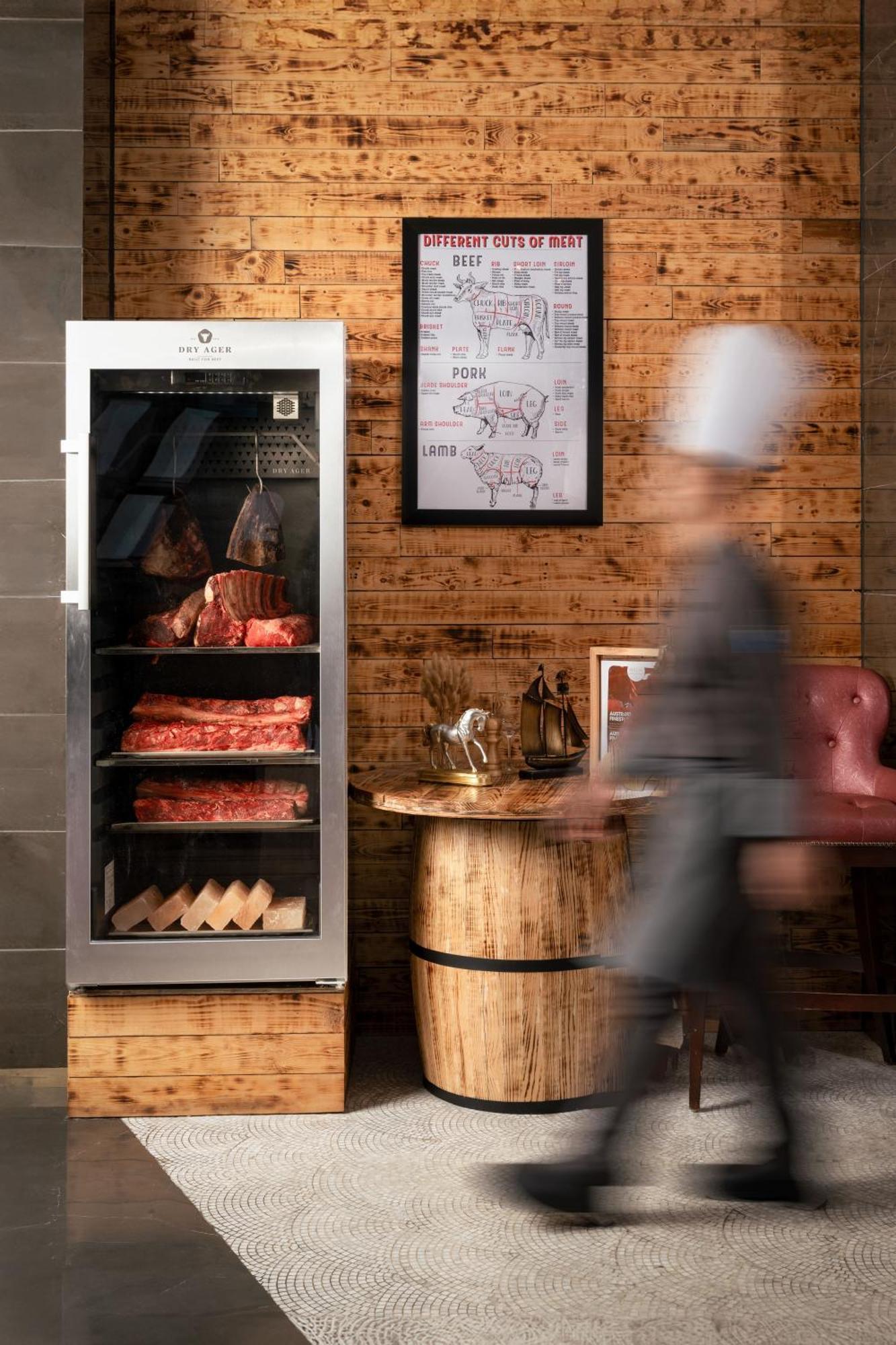 Melia Vinpearl Hue Hotel Kültér fotó Dry-aging fridge